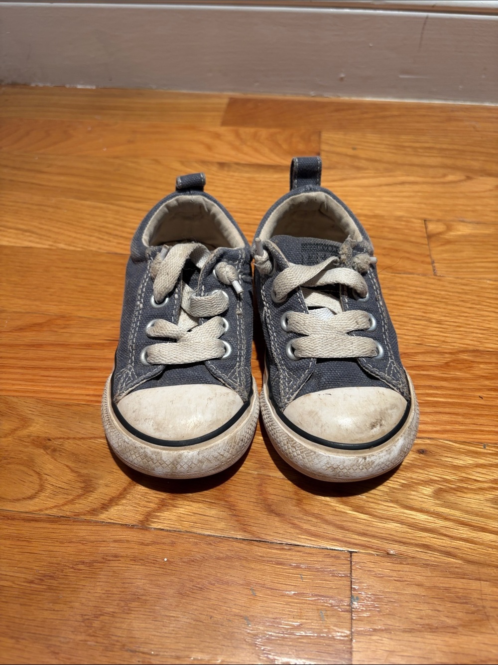 Converse Kids Navy Blue and White Low-Top Sneakers